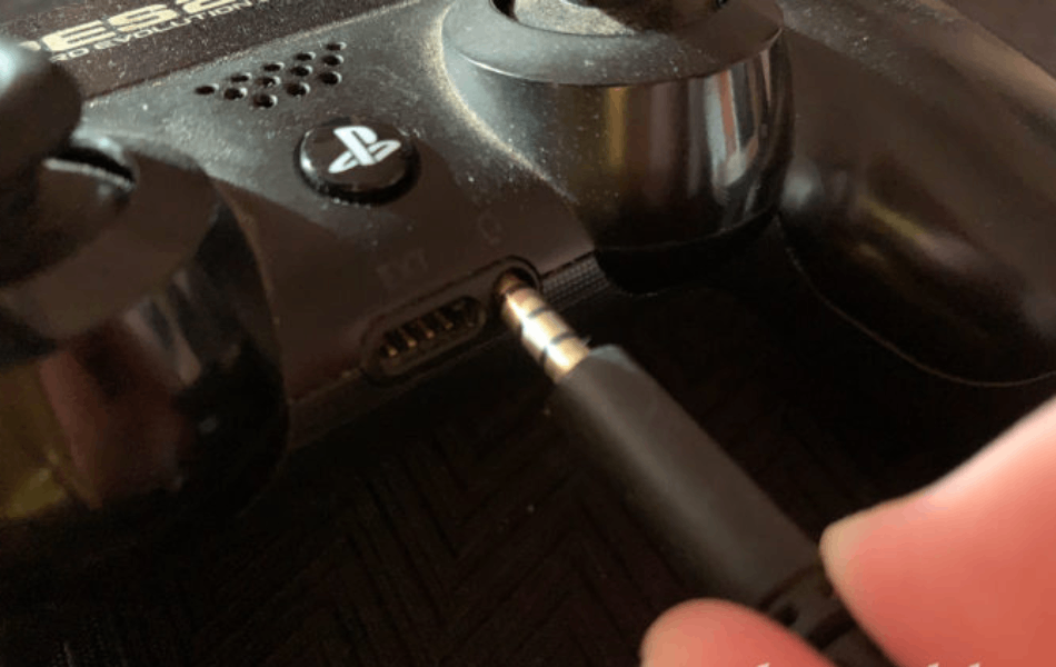 Conectando fone no controle do PS4